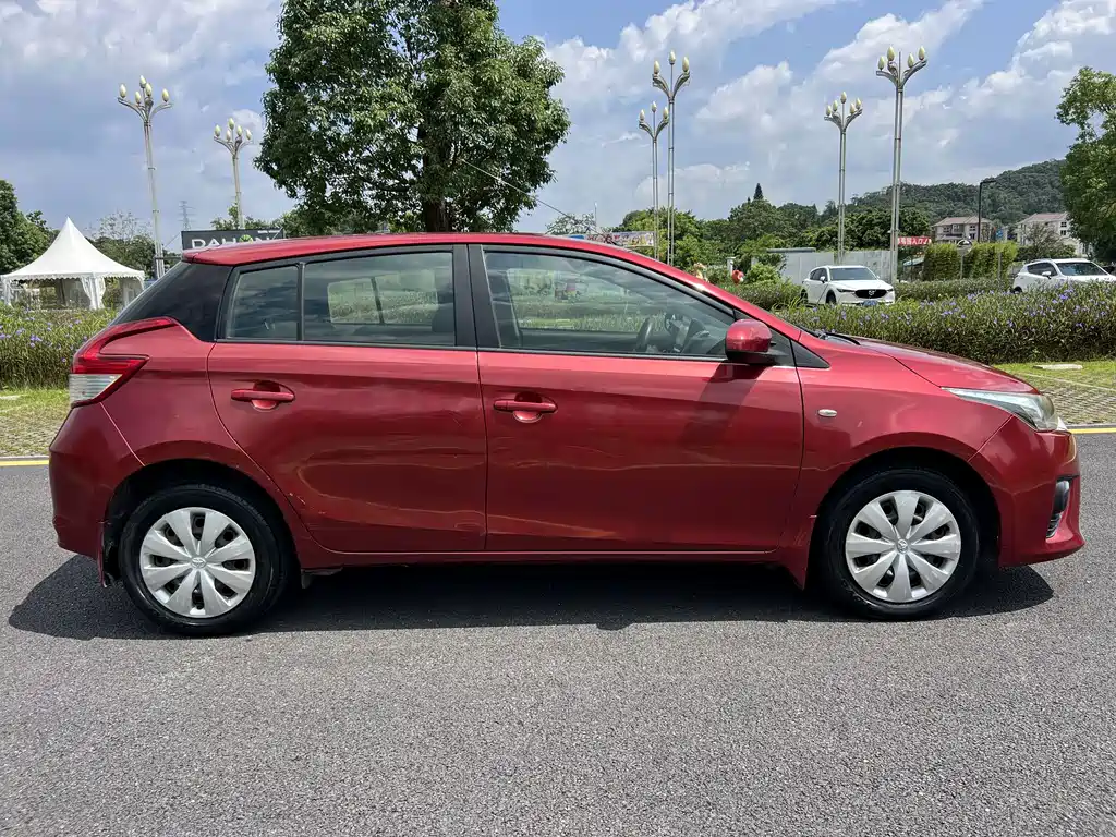 Toyota Yaris L — миниатюра 8
