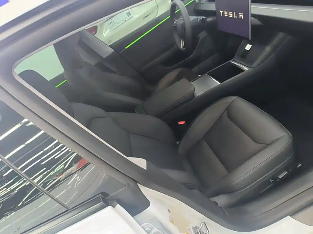 Tesla Model 3 — миниатюра 25