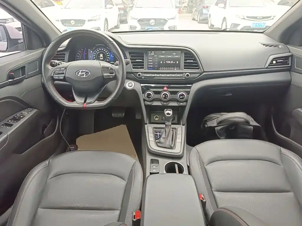 Hyundai Elantra — миниатюра 10