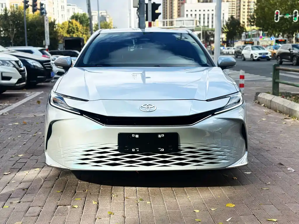 Toyota Camry — миниатюра 2