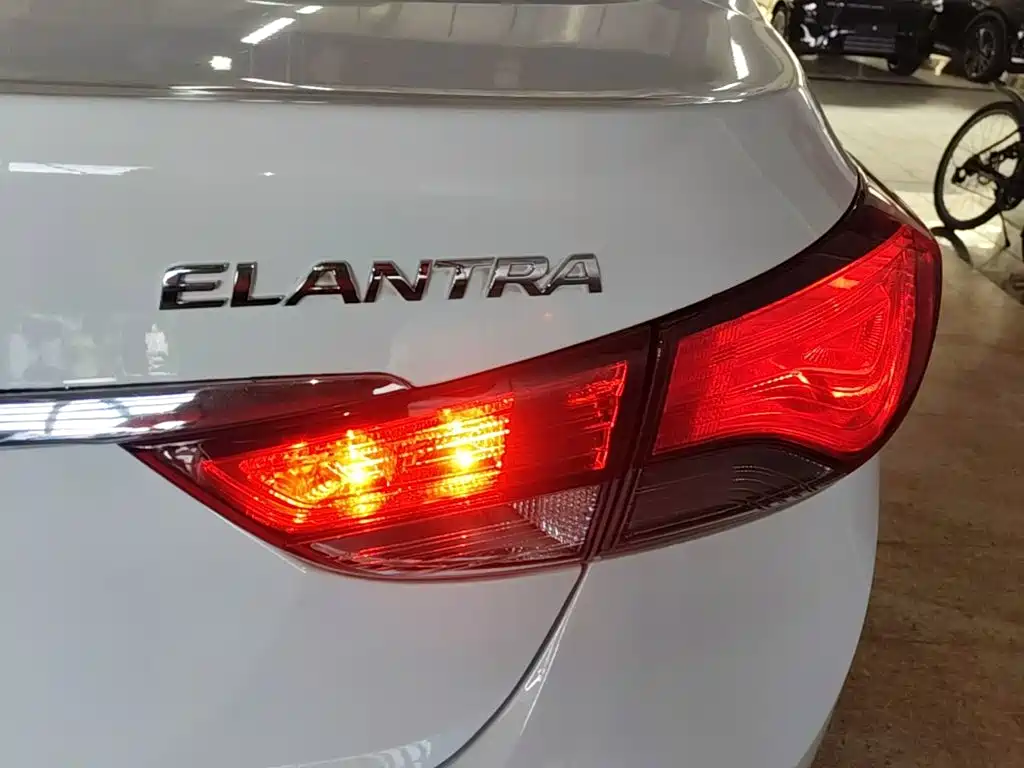 Hyundai Elantra Langdong — миниатюра 8