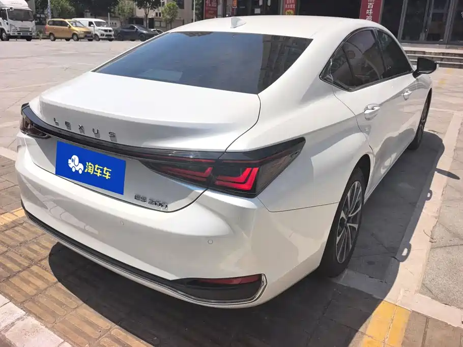 Lexus ES 2025 200 Premium