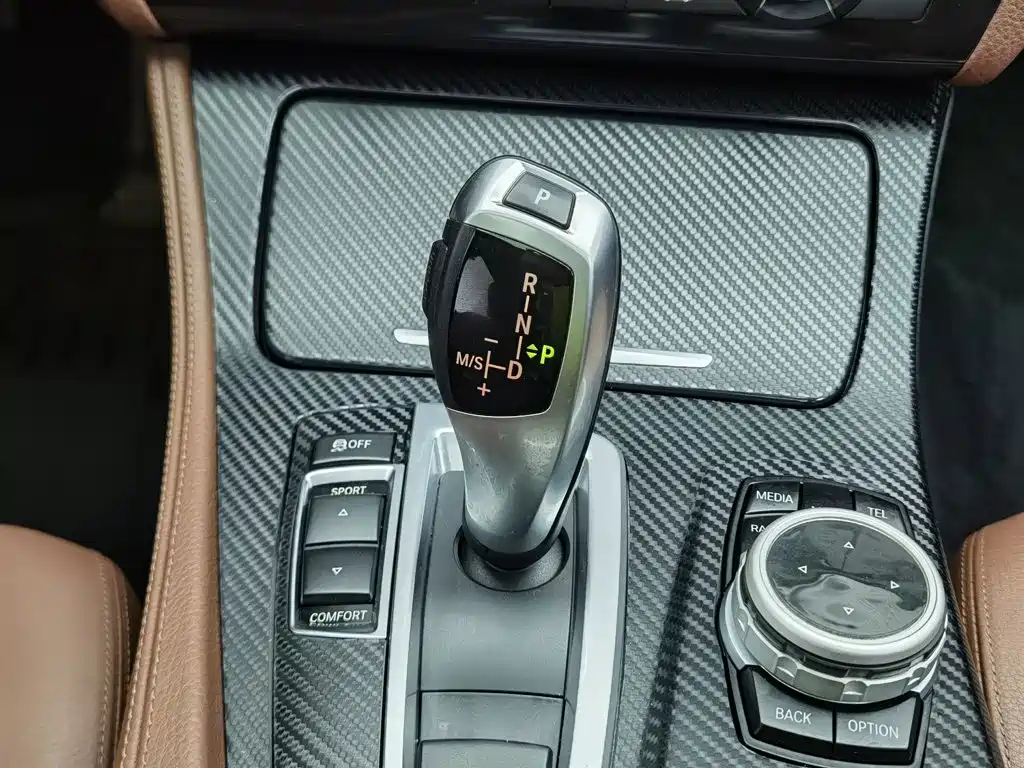BMW 5 Series — миниатюра 13
