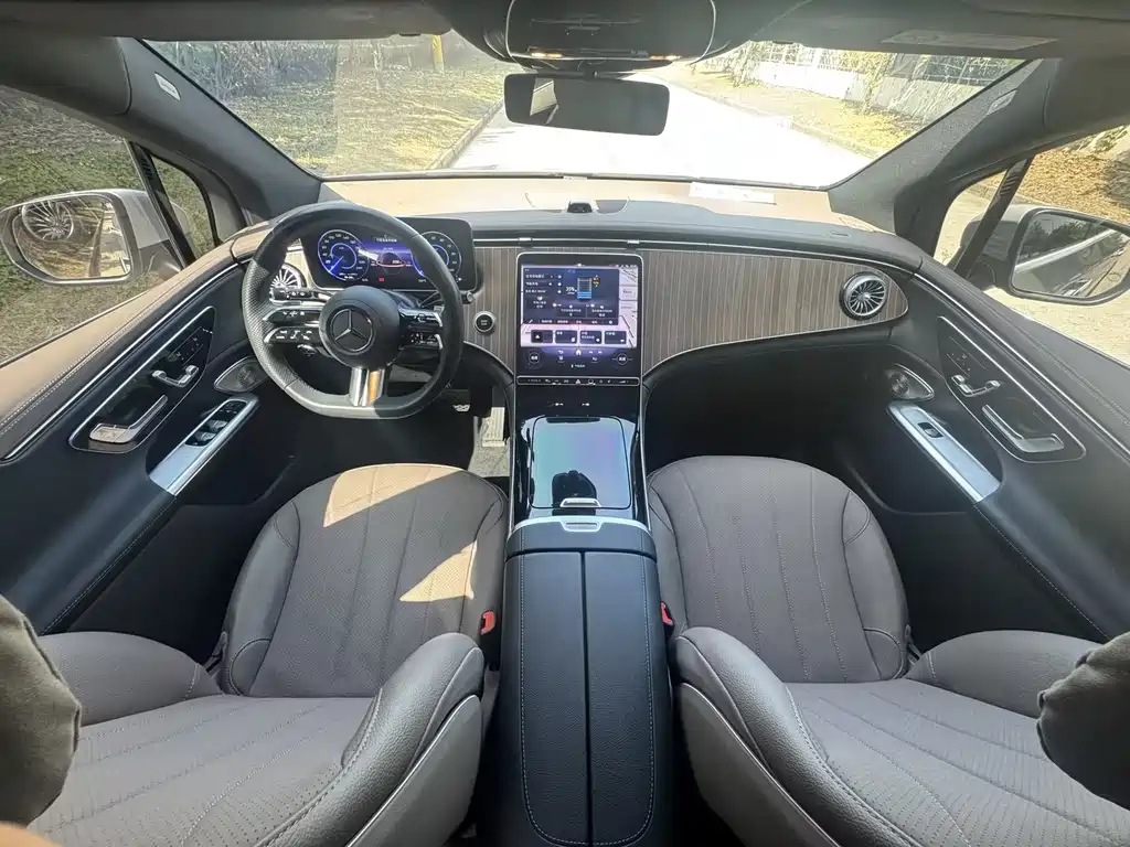 Mercedes-Benz EQE SUV — миниатюра 20