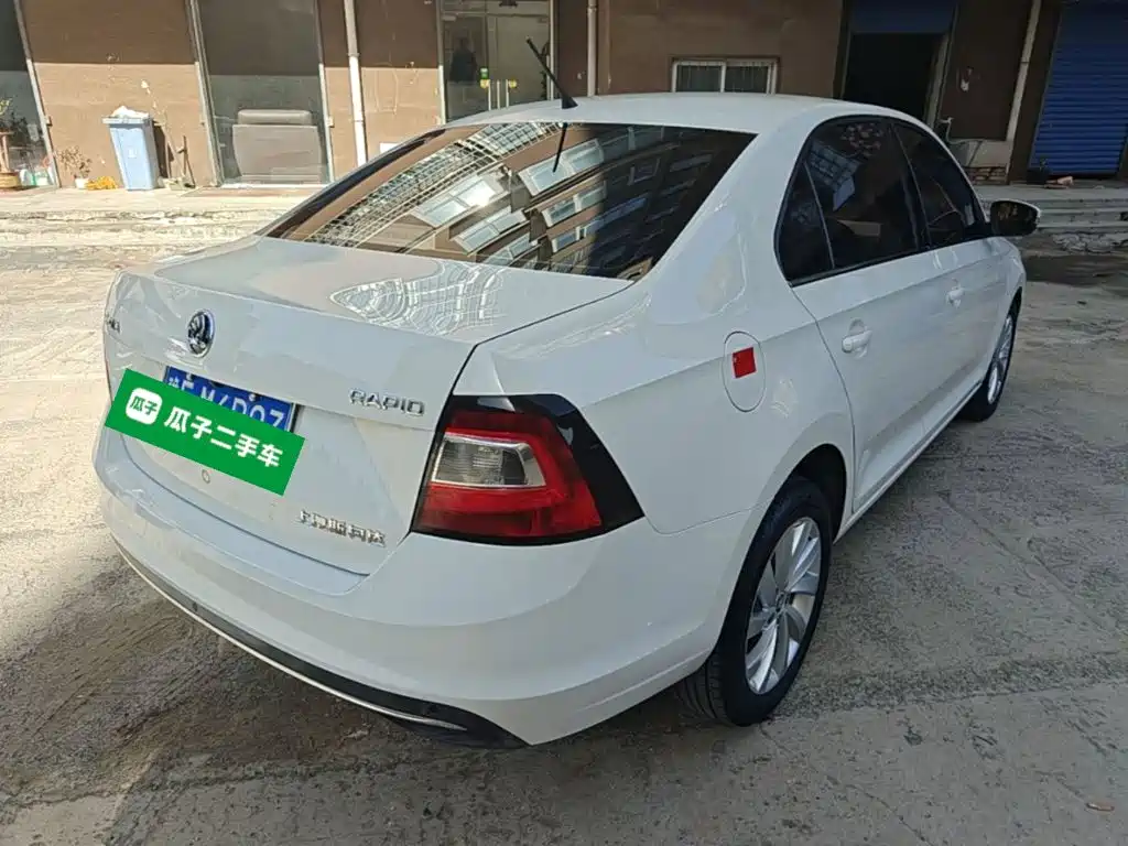 Skoda Rapid — миниатюра 7