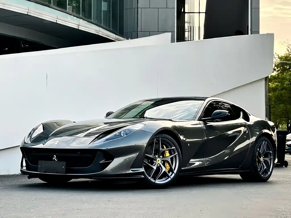 Ferrari 812