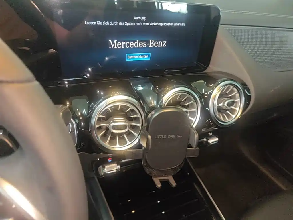 Mercedes-Benz GLA — миниатюра 13