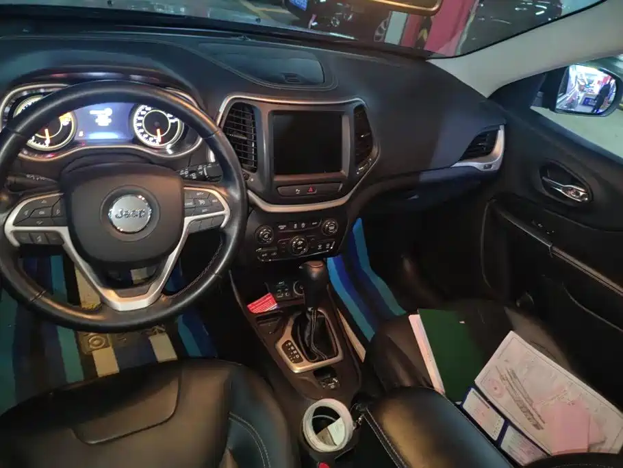 Jeep Cherokee — миниатюра 13