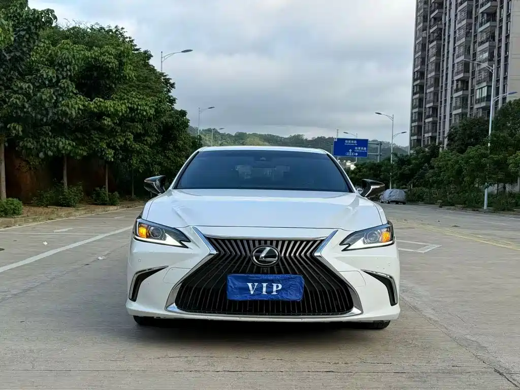 Lexus ES — миниатюра 2