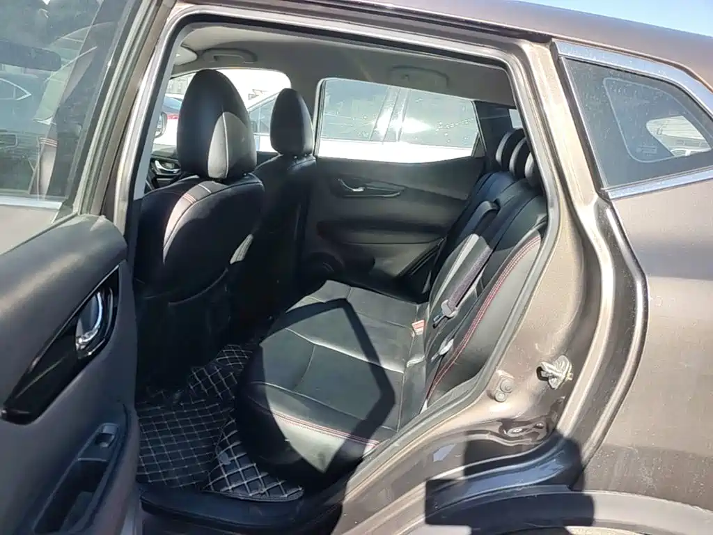 Nissan Qashqai — миниатюра 17