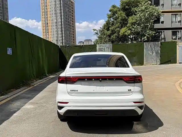 Geely Emgrand — миниатюра 9