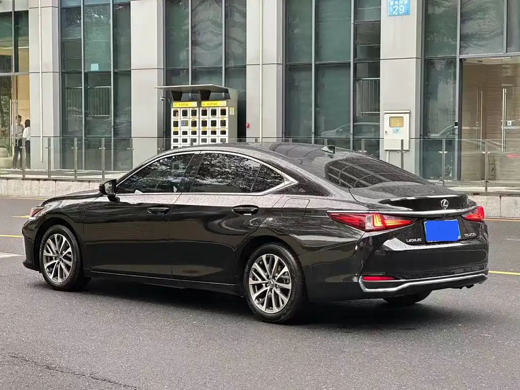 Lexus ES — миниатюра 4