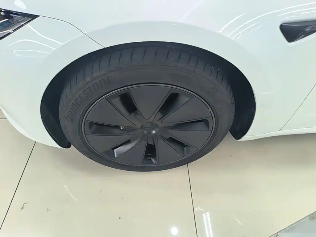 Tesla Model 3 — миниатюра 23