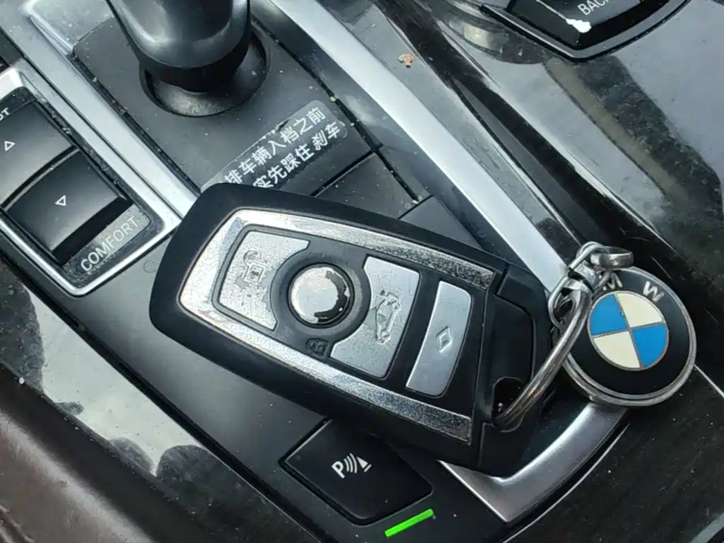 BMW 5 Series — миниатюра 12