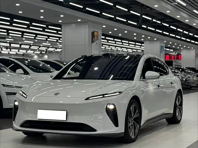 NIO ET5