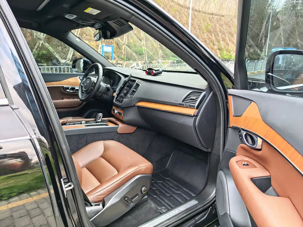 Volvo XC90 2021 B5 Luxury 7 мест
