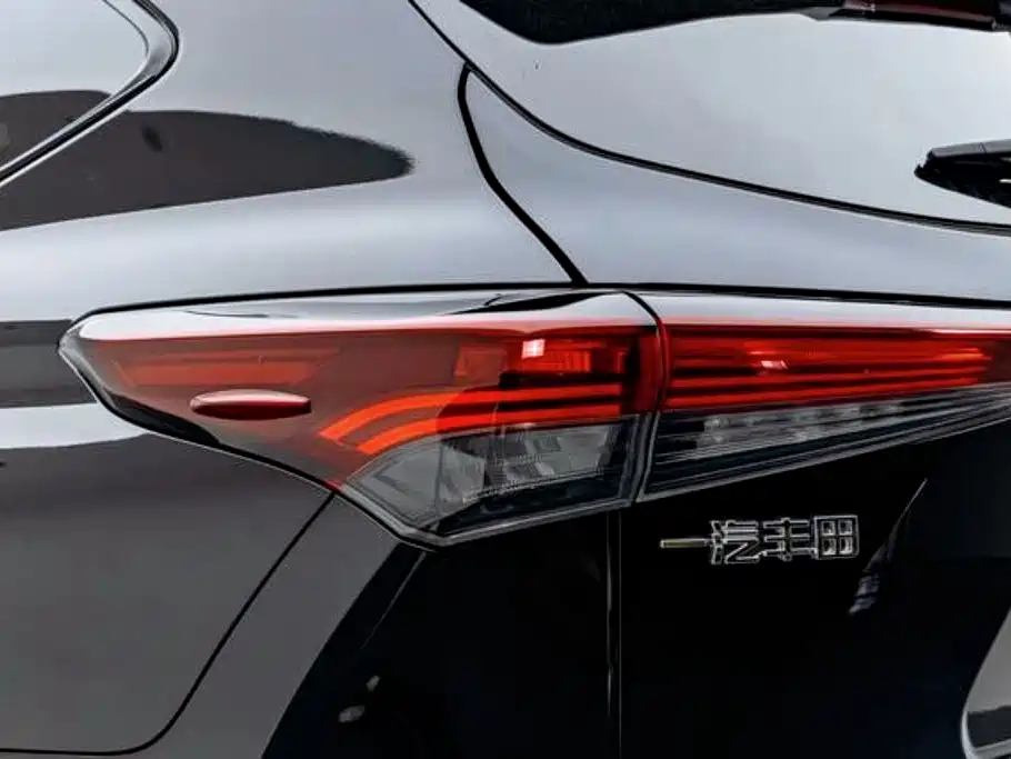 Toyota Crown Kluger — миниатюра 11