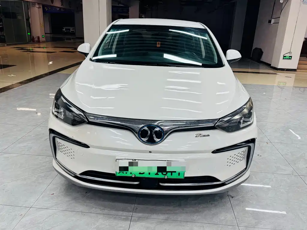 BAIC EU5 — миниатюра 3
