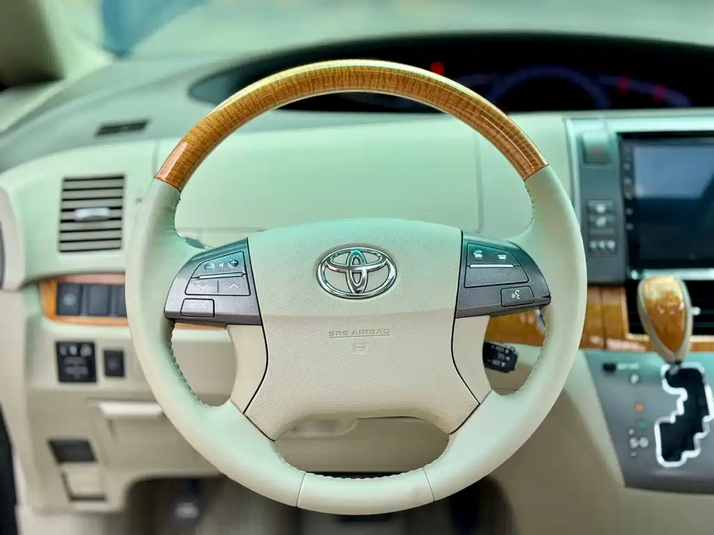 Toyota Previa — миниатюра 8