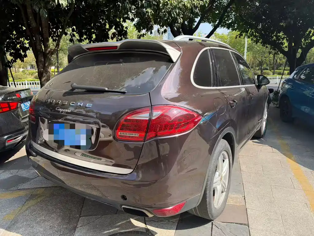 Porsche Cayenne — миниатюра 4