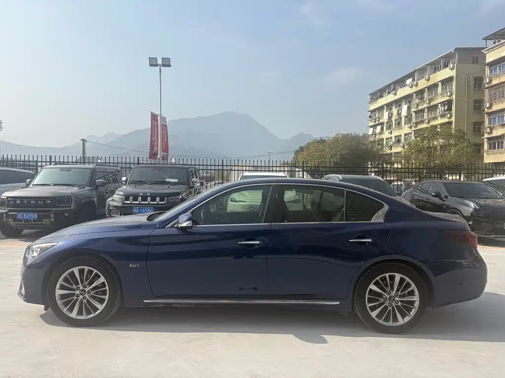 INFINITI Q50L
