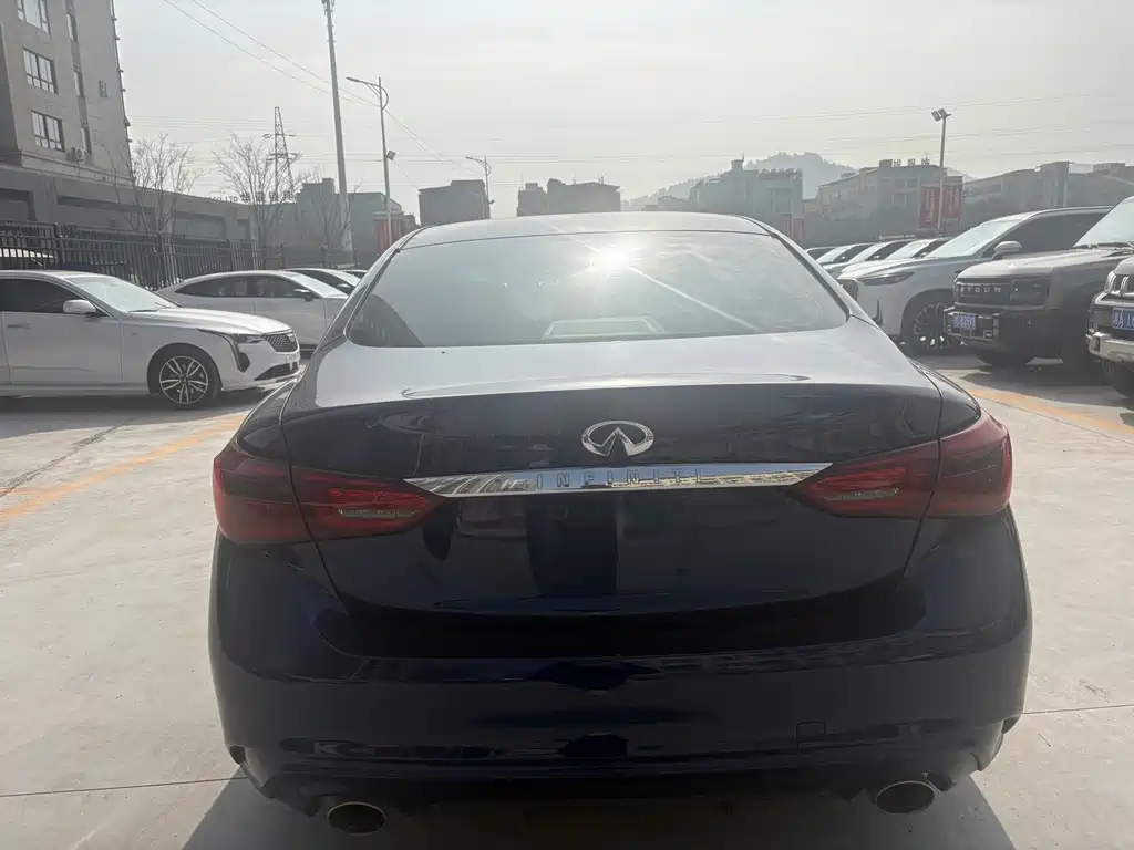 INFINITI Q50L