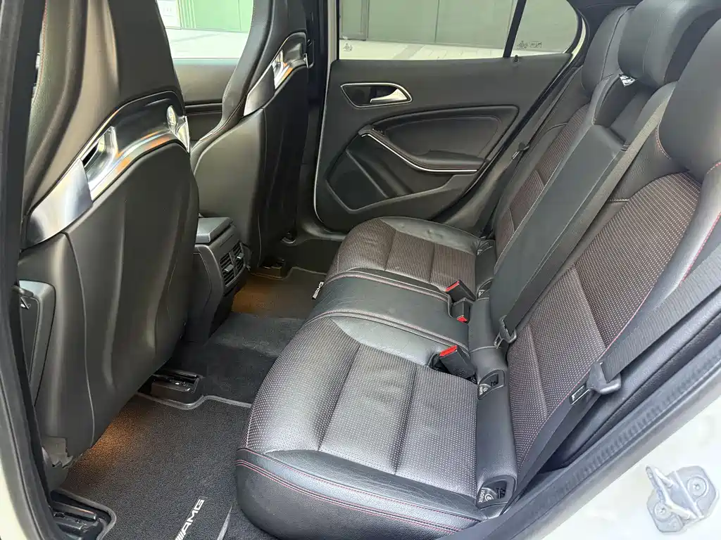 MERCEDES-BENZ GLA AMG