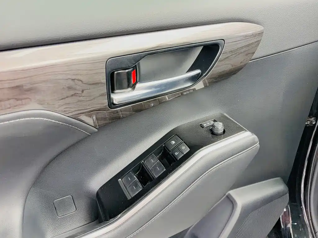 Toyota Crown Kluger 2024 2.5L HEV Luxury
