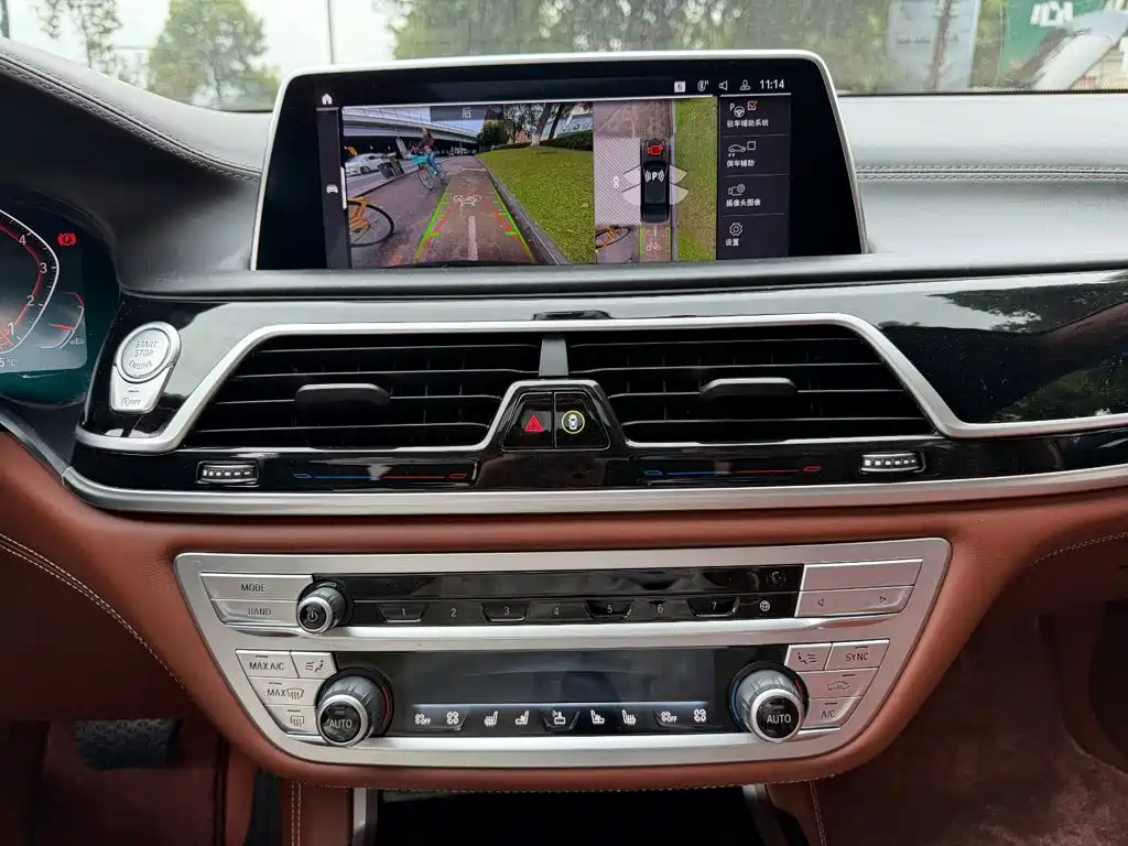 BMW 7 Series — миниатюра 10