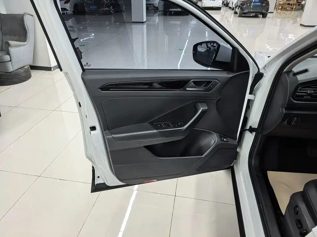 Volkswagen T-Roc — миниатюра 7