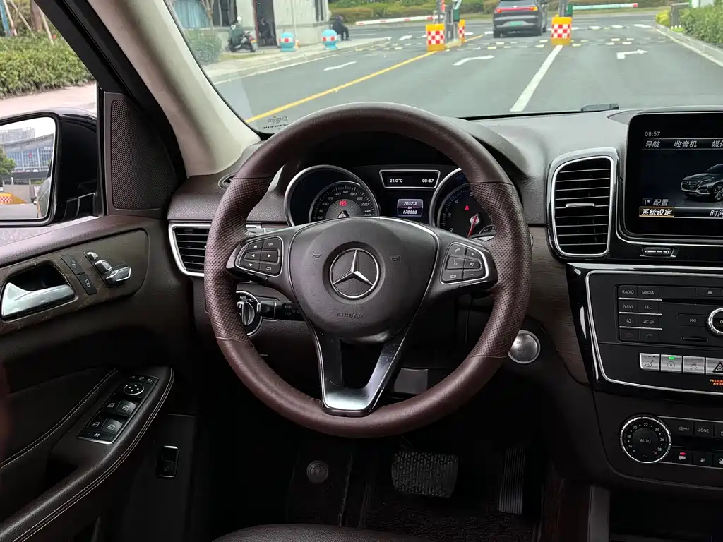 Mercedes-Benz GLE (Import) — миниатюра 16