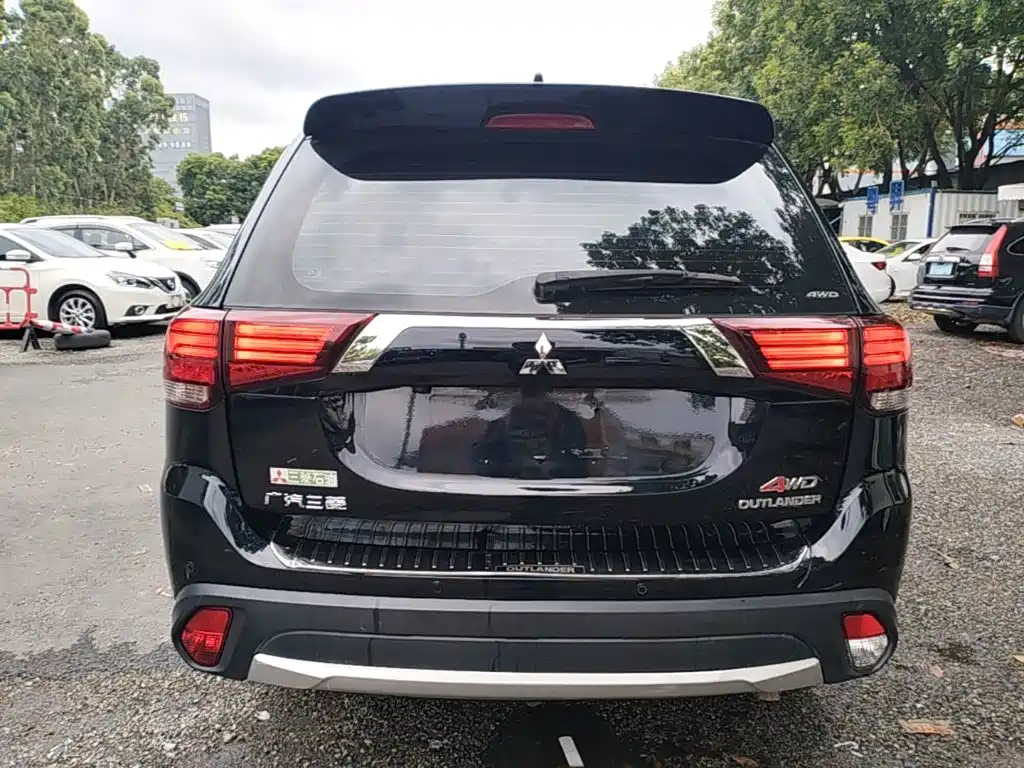 Mitsubishi Outlander 2018 2.4L Elite 5 мест