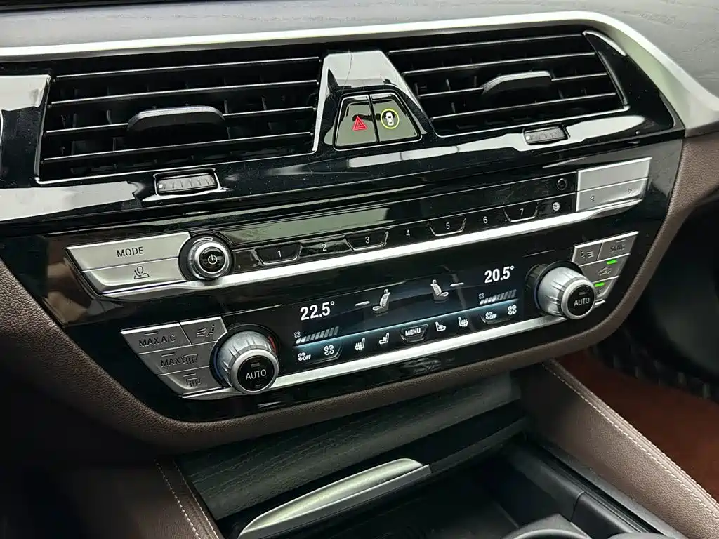 BMW 5 Series — миниатюра 17