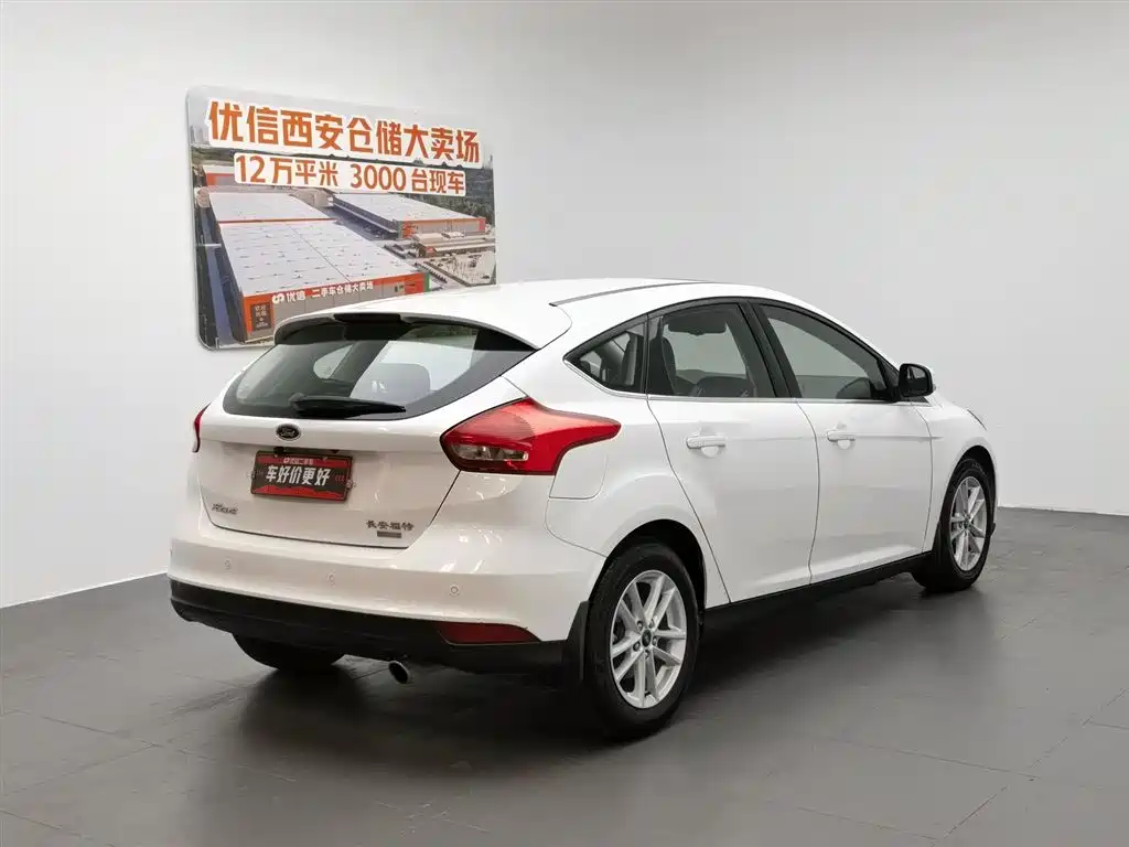 Ford Focus 2015 EcoBoost 180 AT Elite