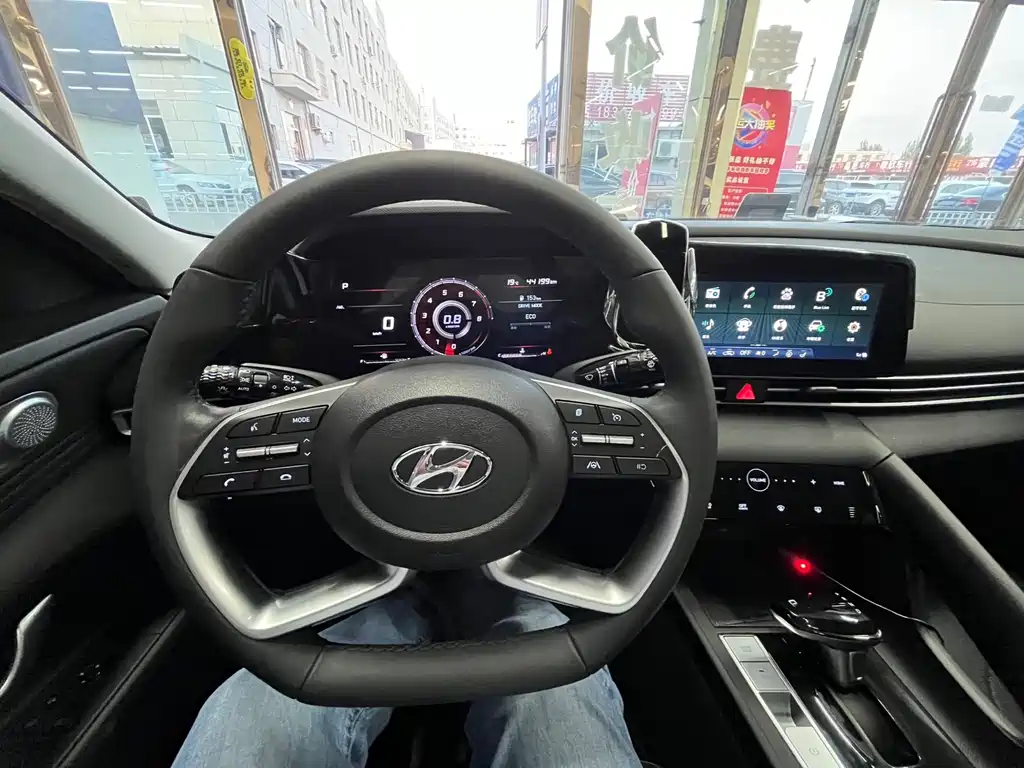 Hyundai Elantra — миниатюра 9