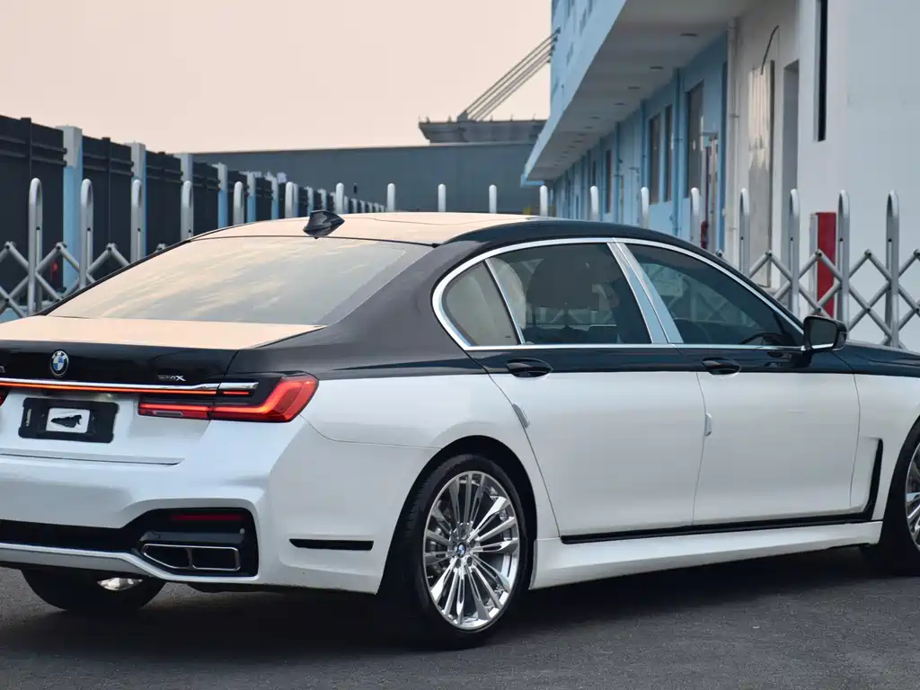 BMW 7 Series 7 2016 730Li Lead