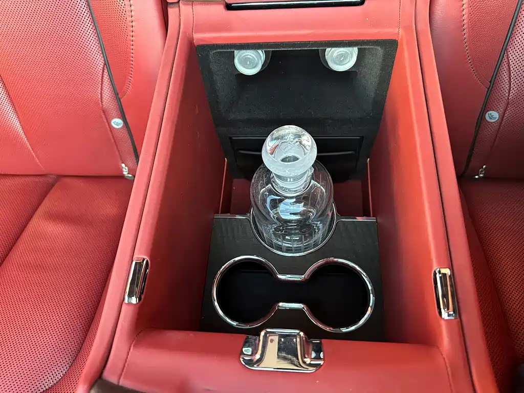 Rolls-Royce Cullinan — миниатюра 13