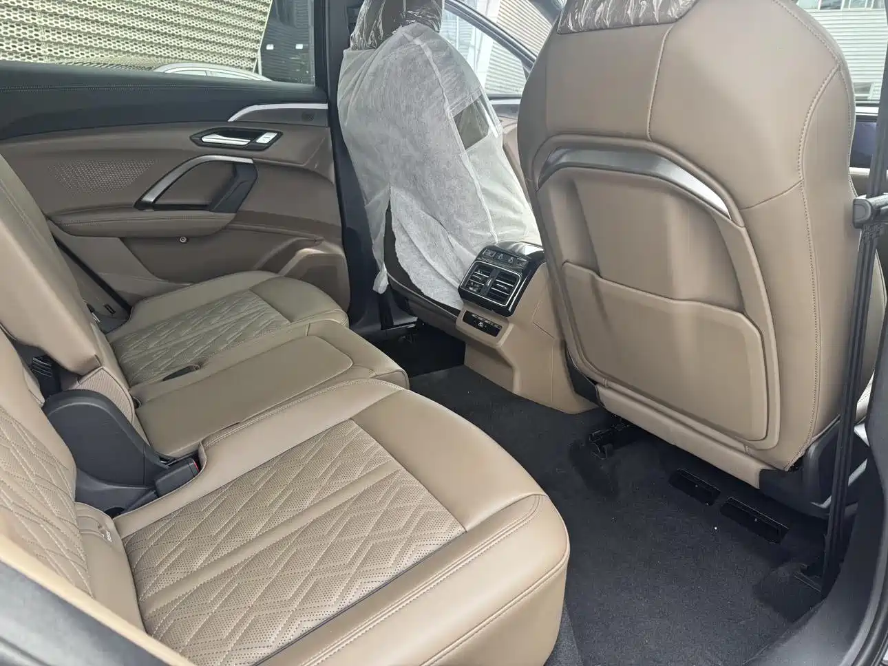 Audi Q5L id 4599570 из Китая 14