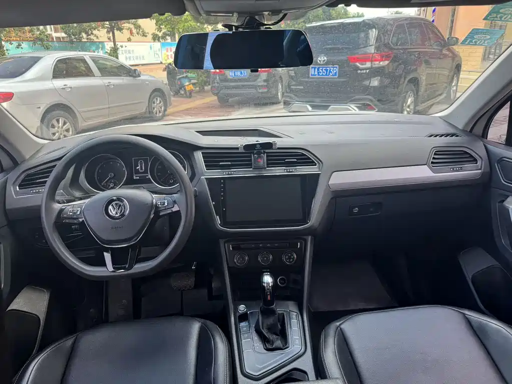 Volkswagen Tiguan L — миниатюра 14
