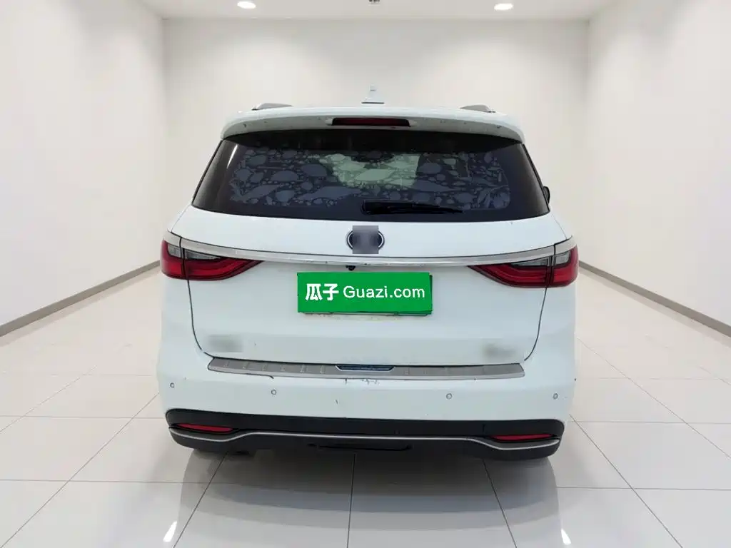 BYD MAX — миниатюра 5