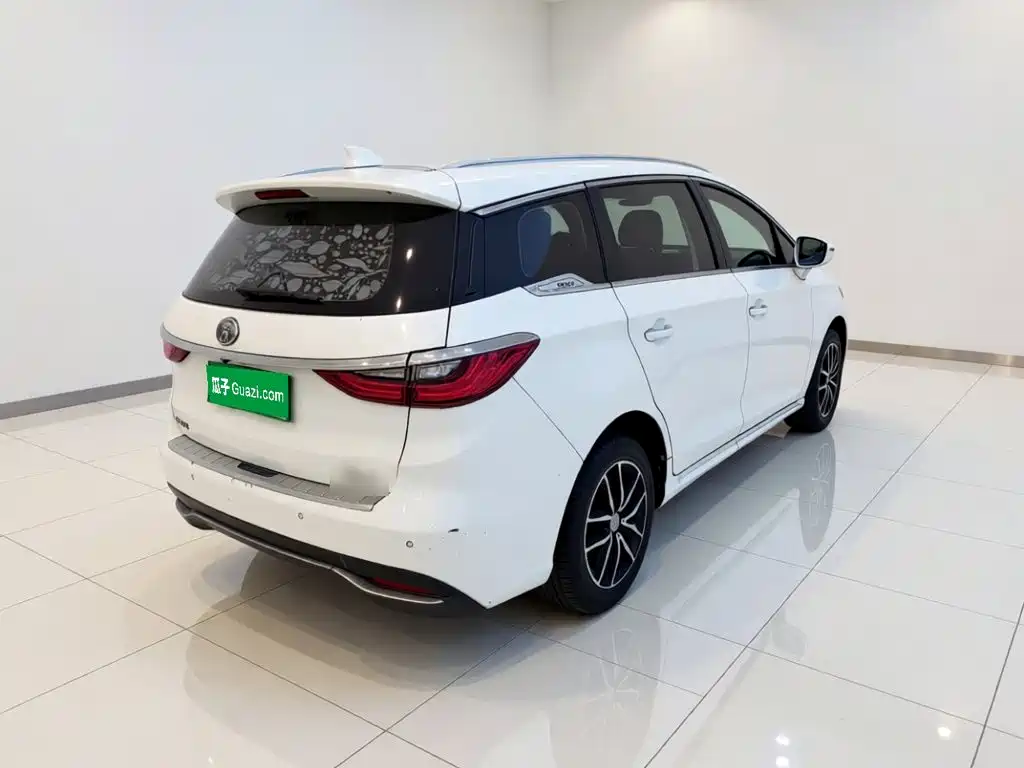 BYD MAX — миниатюра 6