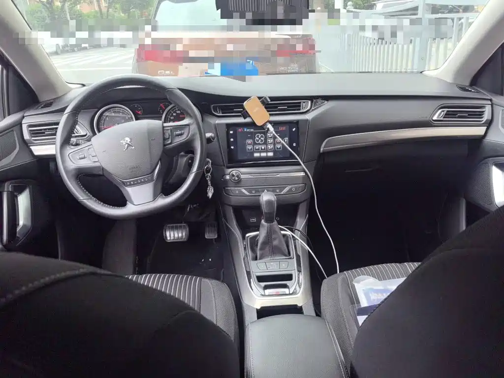 Peugeot 408 — миниатюра 10