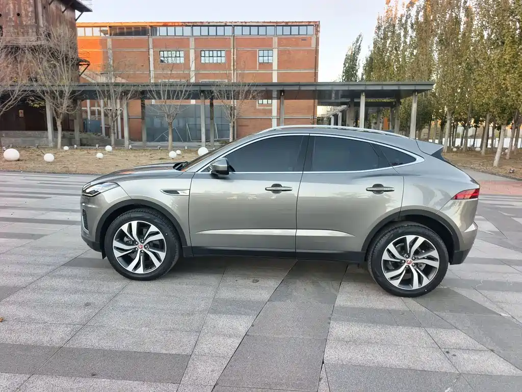 Jaguar E-PACE — миниатюра 9