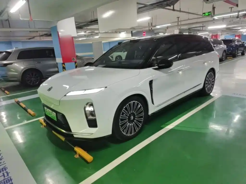 NIO ES8
