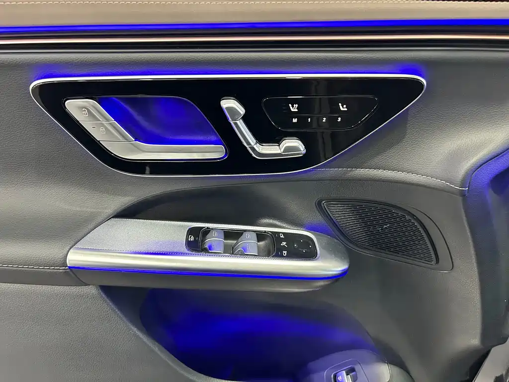 MERCEDES-BENZ EQE SUV