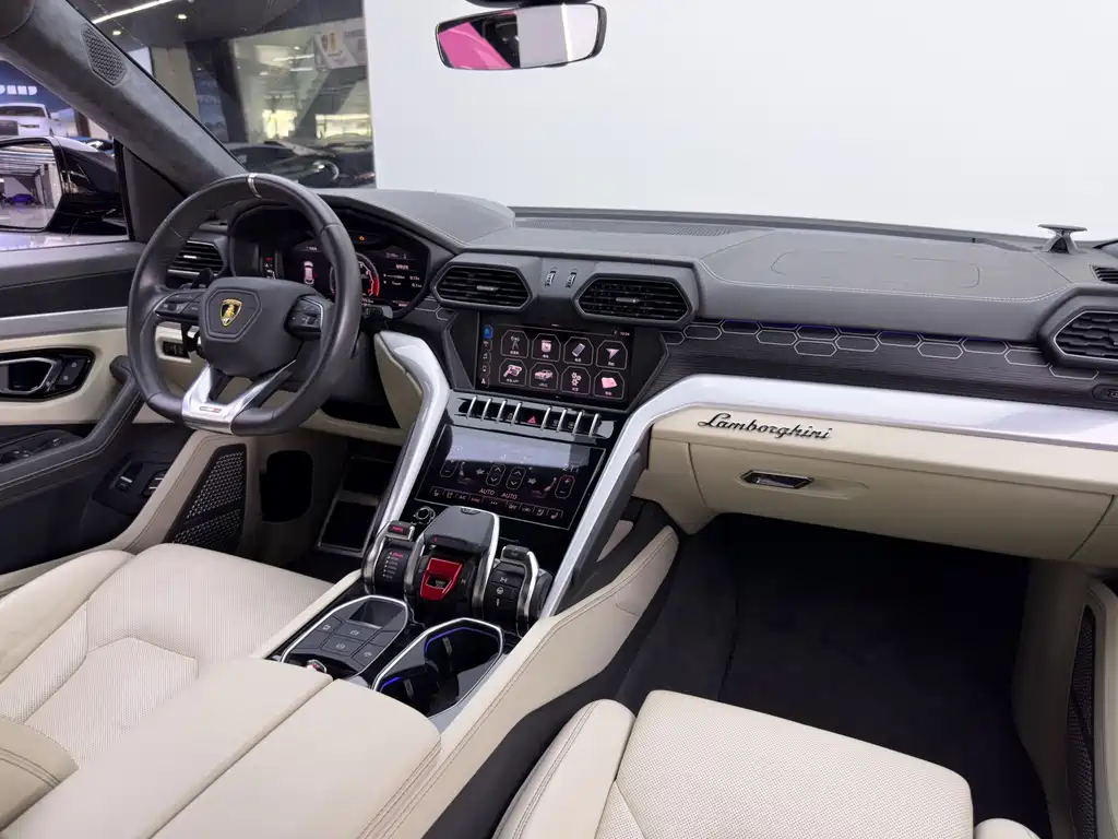 Lamborghini Urus — миниатюра 14