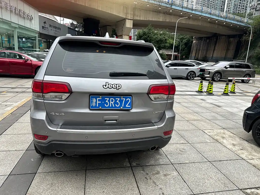 Jeep Grand Cherokee (Import) — миниатюра 7