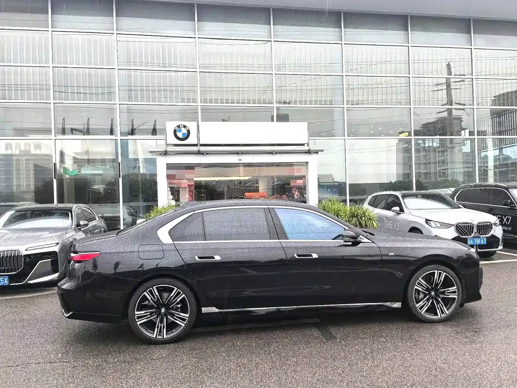 BMW 7 SERIES