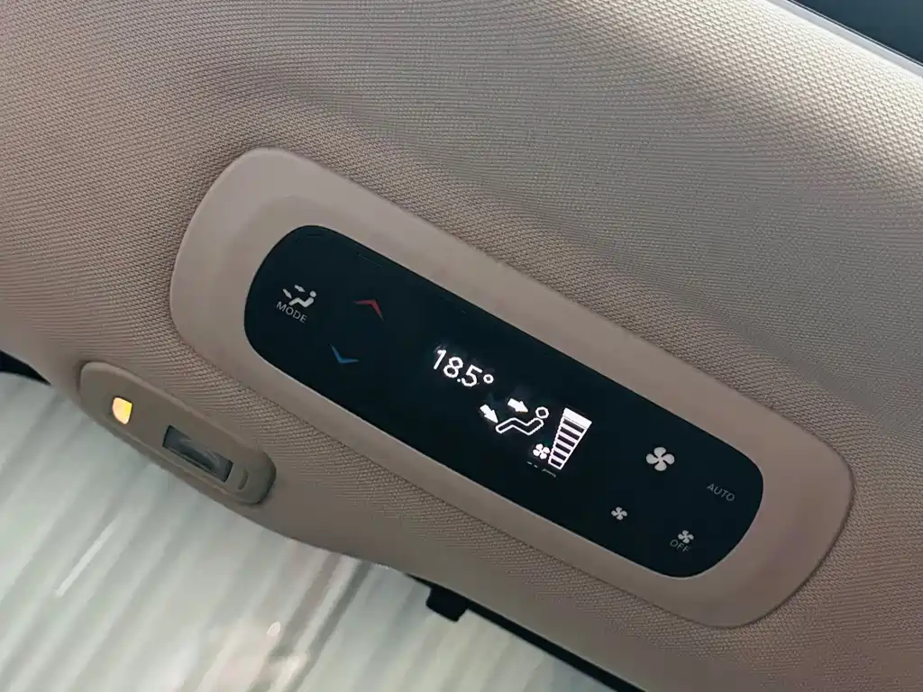 Chrysler Grand Voyager (Import) — миниатюра 16