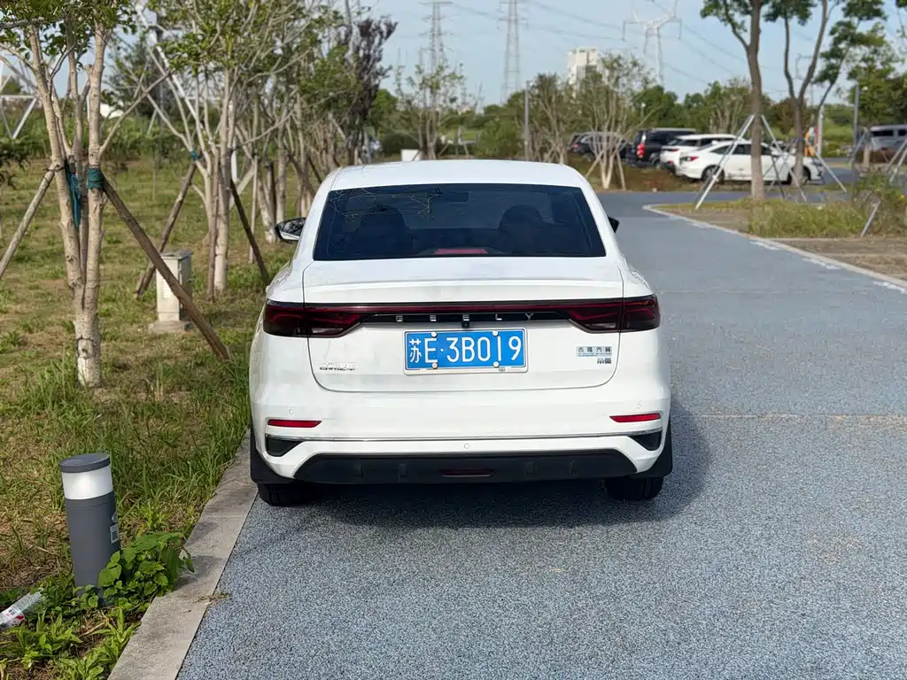 Geely Emgrand — миниатюра 3